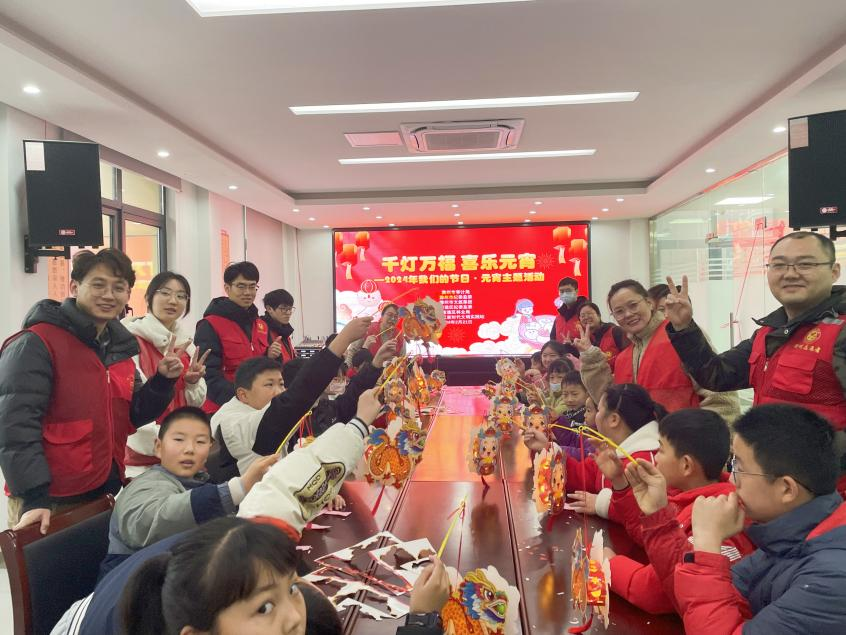 市文旅集團聯(lián)合紫南社區(qū)新時代文明實踐站等單位舉辦“千燈萬?！は矘吩濒呶覀兊墓?jié)日·元宵主題活動